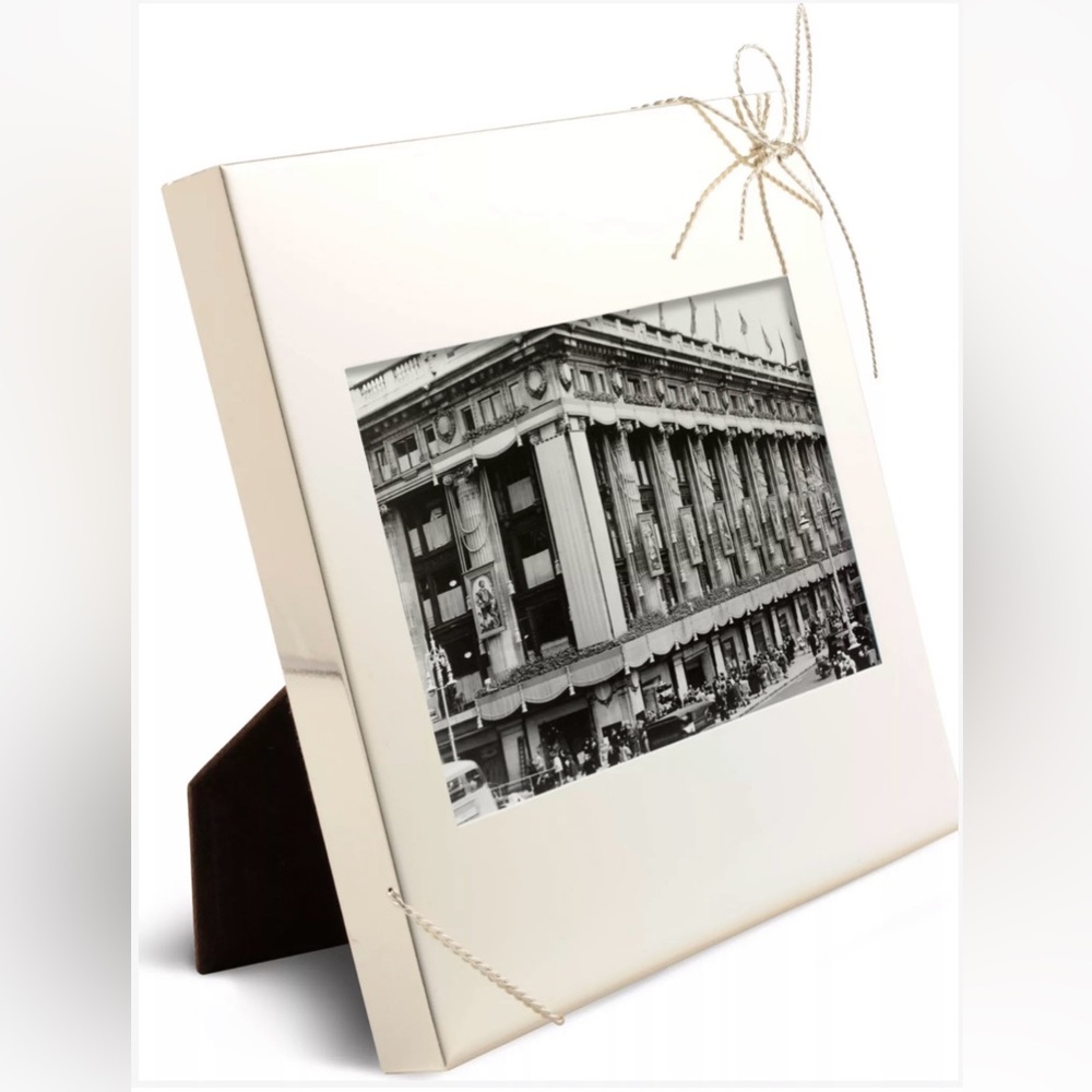 Vera Wang Wedgewood “Love Knots” Silver Photo Frame